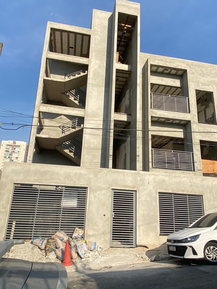 Estrutura metálica em obra