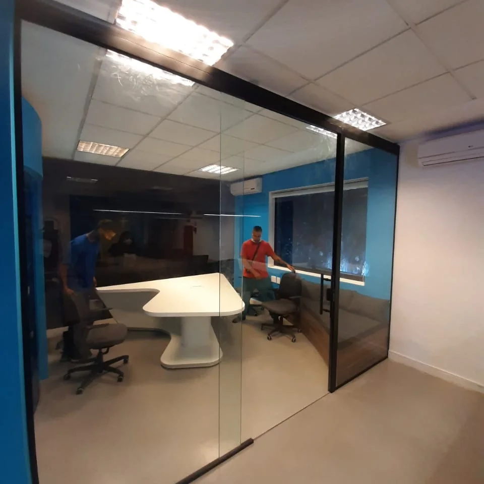 Porta e divisória de vidro