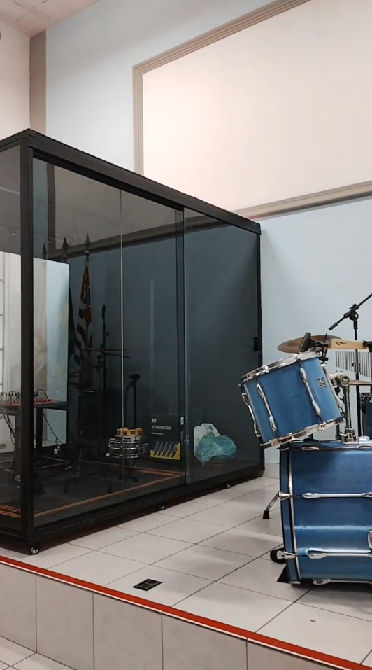 Sala acústica com vidro